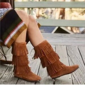 MINNETONKA Brown Suede Fringe Moccasin Boots Size 6